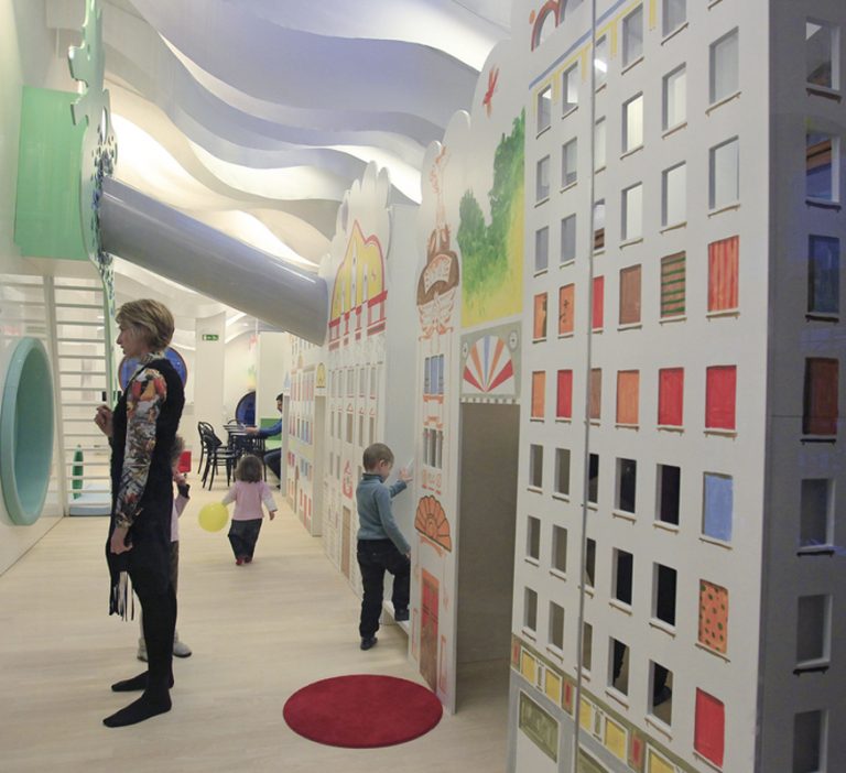 Pokrito igrišče – Družinski center Mala ulica